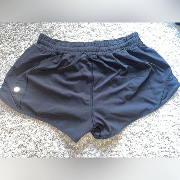 Lululemon black Hotty Hot Low-Rise Lined Short 2.5" - Picture 3 of 7
